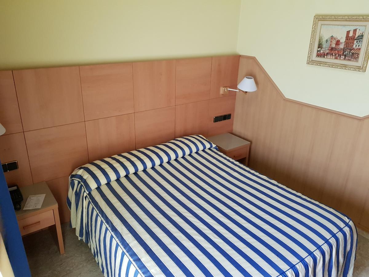 Hostal Milenium Els Monjos Exterior photo